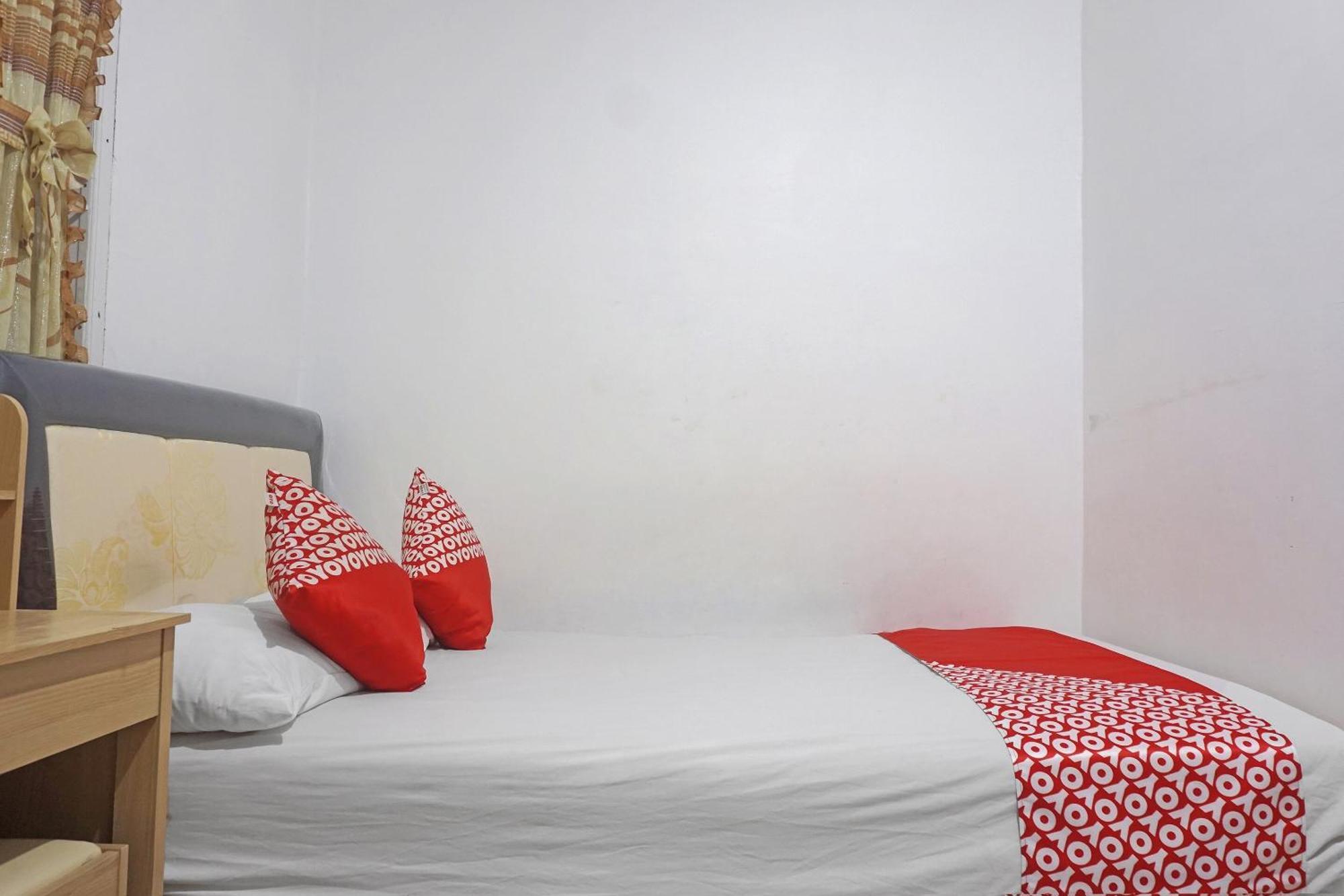 Hotel Oyo 91375 Feby 2*