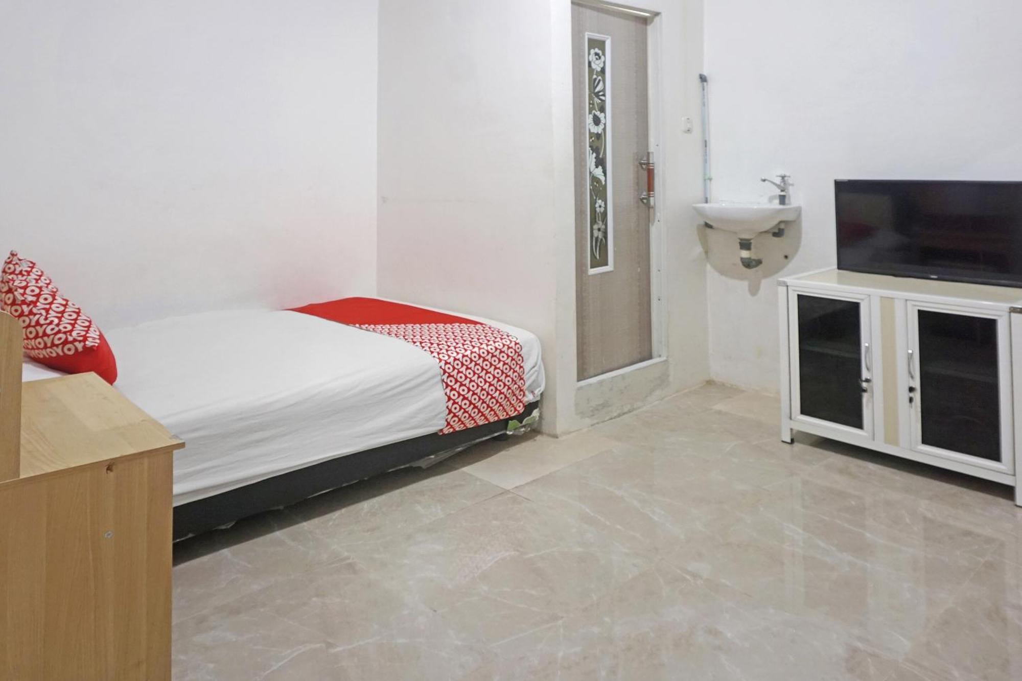 Oyo 91375 Feby Makassar